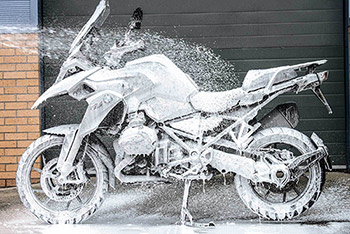 شستشوی موتور سیکلت با بخار-مقایسه با شستشوی با آب فشار قوی